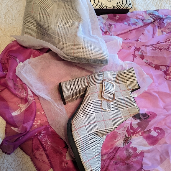 Dress Boutique Boots - Picture 9 of 9